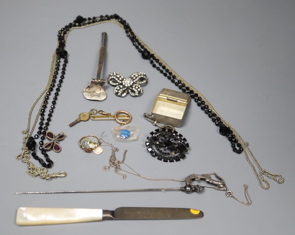 A small group of Victorian and later item including costume jewellery, silver fruit knife, gem set ring etc.